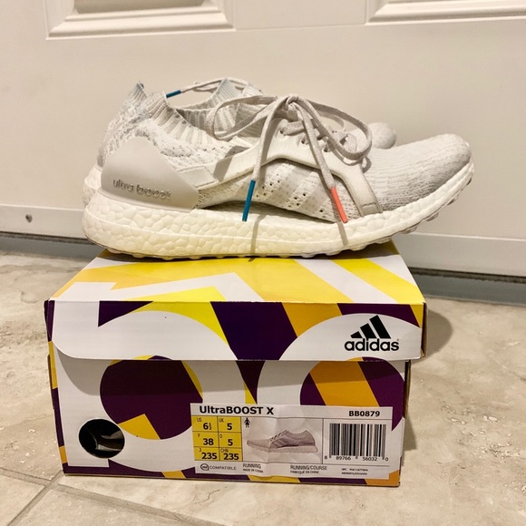 Adidas ultraboost womens 6.5 - Picture 3 of 4